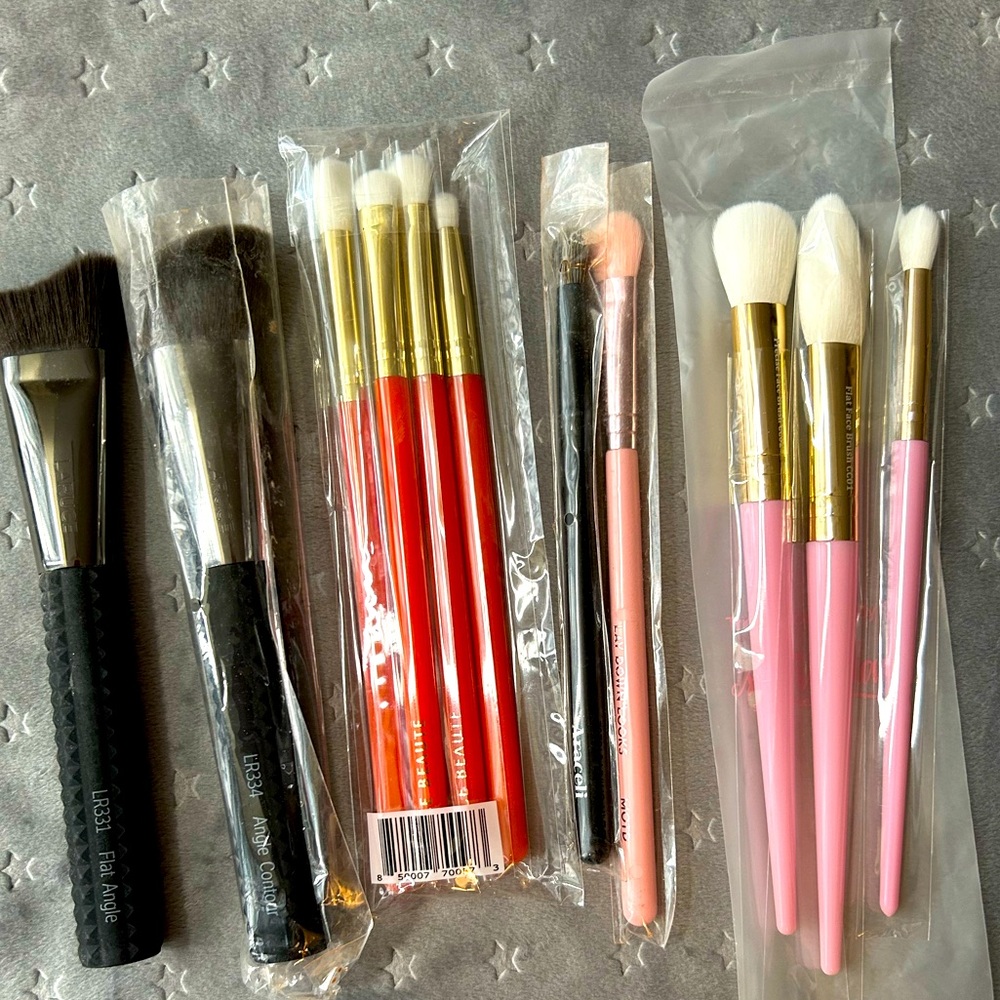 Bundle of New Makeup Brushes. SLMiss Glam, Aracele, Lay Down Looks, Laruce etc